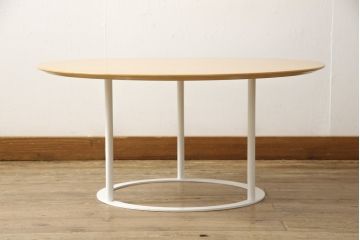中古　arflex(アルフレックス)　 Laura Griziotti(ラウラ・グリツィオッティ)　uvi(ウビ)　シンプルなデザインで色んなお部屋にマッチするセンターテーブル(ローテーブル、コーヒーテーブル、ラウンドテーブル、丸テーブル)(定価約20万円)(R-055652)