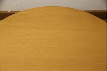 中古　arflex(アルフレックス)　 Laura Griziotti(ラウラ・グリツィオッティ)　uvi(ウビ)　シンプルなデザインで色んなお部屋にマッチするセンターテーブル(ローテーブル、コーヒーテーブル、ラウンドテーブル、丸テーブル)(定価約20万円)(R-055652)