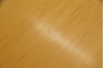 中古　arflex(アルフレックス)　 Laura Griziotti(ラウラ・グリツィオッティ)　uvi(ウビ)　シンプルなデザインで色んなお部屋にマッチするセンターテーブル(ローテーブル、コーヒーテーブル、ラウンドテーブル、丸テーブル)(定価約20万円)(R-055652)