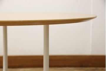 中古　arflex(アルフレックス)　 Laura Griziotti(ラウラ・グリツィオッティ)　uvi(ウビ)　シンプルなデザインで色んなお部屋にマッチするセンターテーブル(ローテーブル、コーヒーテーブル、ラウンドテーブル、丸テーブル)(定価約20万円)(R-055652)