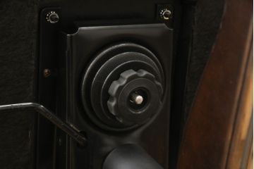 中古　超美品　DREXEL HERITAGE(ドレクセルヘリテイジ)　本革　高級感溢れる佇まいが魅力的なエグゼクティブデスクチェア(オフィスチェア、回転チェア、アームチェア)(R-055660)