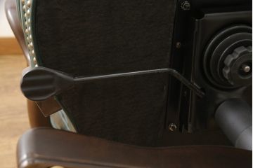 中古　超美品　DREXEL HERITAGE(ドレクセルヘリテイジ)　本革　高級感溢れる佇まいが魅力的なエグゼクティブデスクチェア(オフィスチェア、回転チェア、アームチェア)(R-055660)