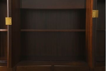 中古　超美品　アメリカ最高級家具　センチュリー社(CENTURY)　大理石風の天板とシャッター風の扉がおしゃれなサイドボード(サイドキャビネット、戸棚、収納棚)(定価約200万円)(R-055673)