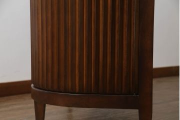 中古　超美品　アメリカ最高級家具　センチュリー社(CENTURY)　大理石風の天板とシャッター風の扉がおしゃれなサイドボード(サイドキャビネット、戸棚、収納棚)(定価約200万円)(R-055673)