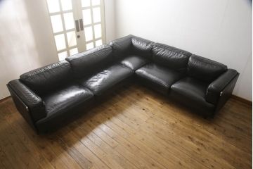 中古　美品　本革レザー　Poltrona Frau(ポルトローナフラウ)　トゥワイス　洗練された雰囲気を醸し出すコーナーソファ(定価約250万円)(4人掛けソファ、L字型ソファ)(R-055675)