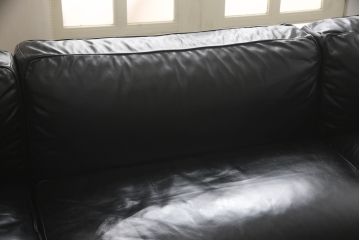 中古　美品　本革レザー　Poltrona Frau(ポルトローナフラウ)　トゥワイス　洗練された雰囲気を醸し出すコーナーソファ(定価約250万円)(4人掛けソファ、L字型ソファ)(R-055675)