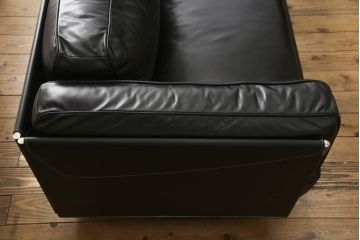 中古　美品　本革レザー　Poltrona Frau(ポルトローナフラウ)　トゥワイス　洗練された雰囲気を醸し出すコーナーソファ(定価約250万円)(4人掛けソファ、L字型ソファ)(R-055675)