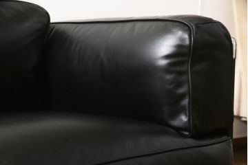 中古　美品　本革レザー　Poltrona Frau(ポルトローナフラウ)　トゥワイス　洗練された雰囲気を醸し出すコーナーソファ(定価約250万円)(4人掛けソファ、L字型ソファ)(R-055675)