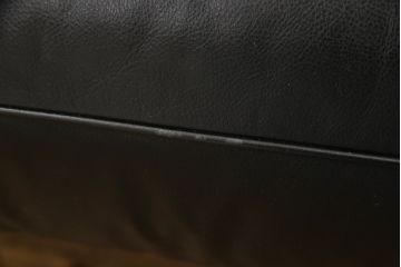 中古　美品　本革レザー　Poltrona Frau(ポルトローナフラウ)　トゥワイス　洗練された雰囲気を醸し出すコーナーソファ(定価約250万円)(4人掛けソファ、L字型ソファ)(R-055675)