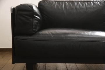 中古　美品　本革レザー　Poltrona Frau(ポルトローナフラウ)　トゥワイス　洗練された雰囲気を醸し出すコーナーソファ(定価約250万円)(4人掛けソファ、L字型ソファ)(R-055675)