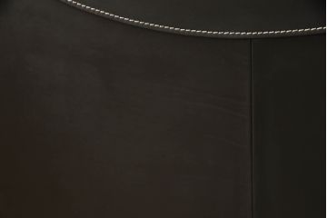 中古　美品　本革レザー　Poltrona Frau(ポルトローナフラウ)　トゥワイス　洗練された雰囲気を醸し出すコーナーソファ(定価約250万円)(4人掛けソファ、L字型ソファ)(R-055675)