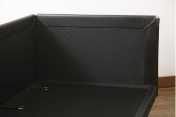 中古　美品　本革レザー　Poltrona Frau(ポルトローナフラウ)　トゥワイス　洗練された雰囲気を醸し出すコーナーソファ(定価約250万円)(4人掛けソファ、L字型ソファ)(R-055675)