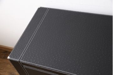 中古　展示美品　トニーノ・ランボルギーニ(Tonino Lamborghini)　オーストリッチ　シンプルなデザインながら高級感溢れる佇まいのサイドボード(サイドキャビネット、収納棚)(定価約180万円)(R-055676)