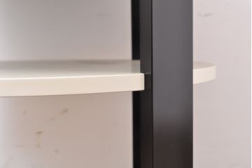 中古　特注品　モダンなデザインでスタイリッシュな空間づくりに活躍するサイドテーブル(コーヒーテーブル、ラウンドテーブル、エンドテーブル)(定価約15万円)(R-055678)