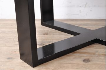 中古　特注品　モダンなデザインでスタイリッシュな空間づくりに活躍するサイドテーブル(コーヒーテーブル、ラウンドテーブル、エンドテーブル)(定価約15万円)(R-055678)