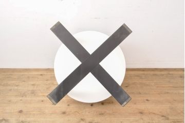 中古　特注品　モダンなデザインでスタイリッシュな空間づくりに活躍するサイドテーブル(コーヒーテーブル、ラウンドテーブル、エンドテーブル)(定価約15万円)(R-055678)