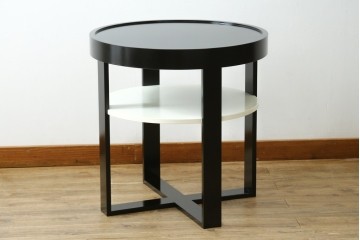 中古　特注品　モダンなデザインでスタイリッシュな空間づくりに活躍するサイドテーブル　定価約15万円　(R-055678)