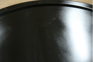 中古　特注品　モダンなデザインでスタイリッシュな空間づくりに活躍するサイドテーブル　定価約15万円　(R-055678)