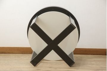 中古　特注品　モダンなデザインでスタイリッシュな空間づくりに活躍するサイドテーブル(コーヒーテーブル、ラウンドテーブル、エンドテーブル)(定価約15万円)(R-055680)