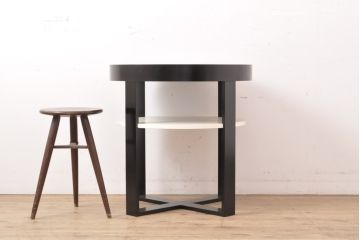 中古　特注品　モダンなデザインでスタイリッシュな空間づくりに活躍するサイドテーブル(コーヒーテーブル、ラウンドテーブル、エンドテーブル)(定価約15万円)(R-055681)