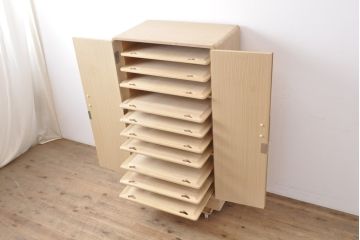 中古　伝統工芸士・吉沢昭次作　小振りなサイズがお部屋に取り入れやすい加茂総桐帯箪笥(板盆付き、胴厚、桐たんす、洋服タンス、着物箪笥、和タンス)(R-055682)