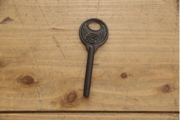 中古　民芸家具　屋久杉を贅沢に使用した木の温もりあふれる重ね箪笥(衣装箪笥、引き出し、チェスト、引き出し10杯)(R-055683)