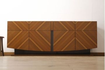 中古　超美品　最高級イタリア家具　ユーロ・カーサ取り扱い　Alf DaFre　洗練された佇まいが美しいサイドボード(キャビネット、戸棚、収納棚)(R-055686)