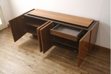 中古　超美品　最高級イタリア家具　ユーロ・カーサ取り扱い　Alf DaFre　洗練された佇まいが美しいサイドボード(キャビネット、戸棚、収納棚)(R-055686)
