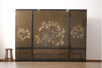 希少! 和製ビンテージ 尾形光琳? 紅白梅図を思わせる図柄が目を引く高級和箪笥(着物箪笥、衣装箪笥、ワードローブ、ヴィンテージ)(R-055691)