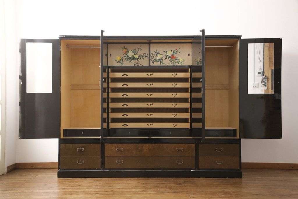 希少! 和製ビンテージ 尾形光琳? 紅白梅図を思わせる図柄が目を引く高級和箪笥(着物箪笥、衣装箪笥、ワードローブ、ヴィンテージ)(R-055691)