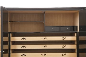 希少! 和製ビンテージ 尾形光琳? 紅白梅図を思わせる図柄が目を引く高級和箪笥(着物箪笥、衣装箪笥、ワードローブ、ヴィンテージ)(R-055691)