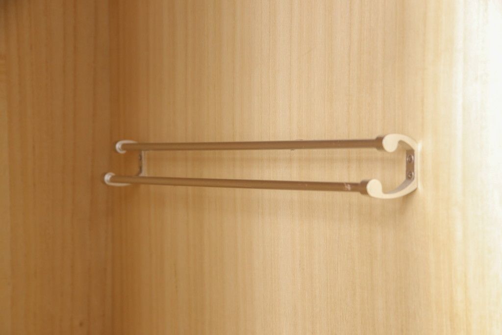 希少! 和製ビンテージ 尾形光琳? 紅白梅図を思わせる図柄が目を引く高級和箪笥(着物箪笥、衣装箪笥、ワードローブ、ヴィンテージ)(R-055691)