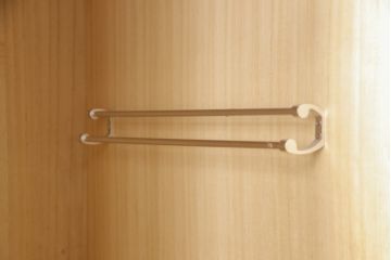 希少!　和製ビンテージ　尾形光琳? 紅白梅図を思わせる図柄が目を引く高級和箪笥(着物箪笥、衣装箪笥、ワードローブ、ヴィンテージ)(R-055691)