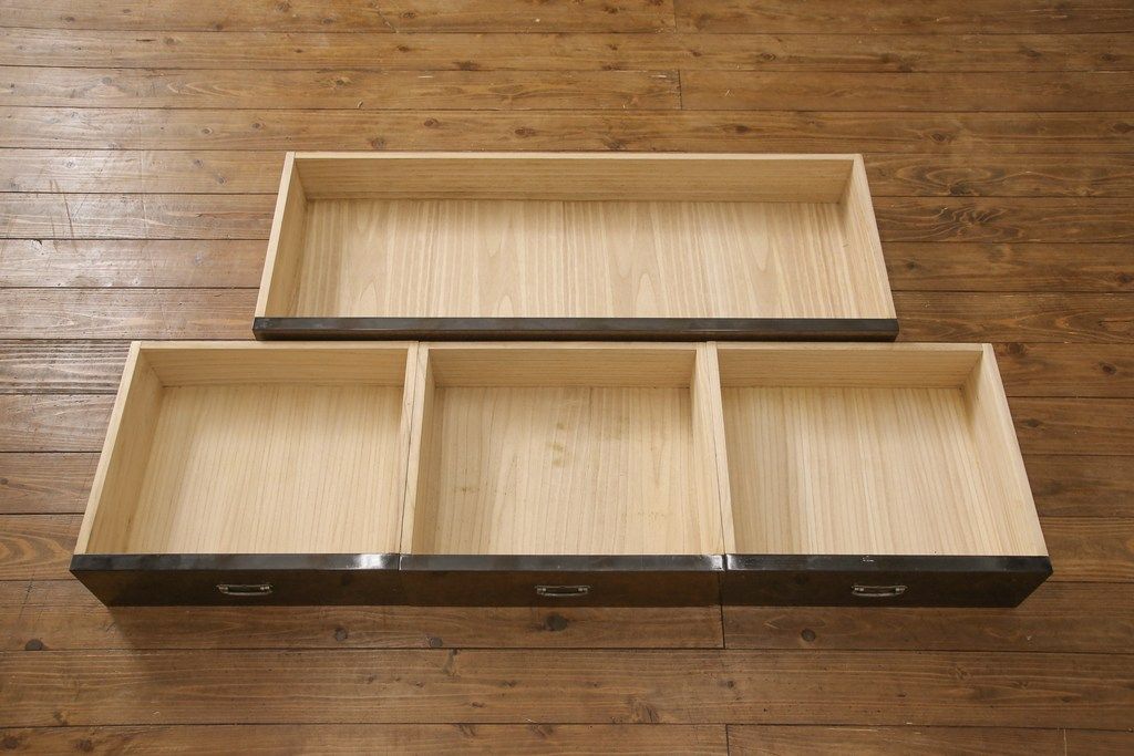 希少! 和製ビンテージ 尾形光琳? 紅白梅図を思わせる図柄が目を引く高級和箪笥(着物箪笥、衣装箪笥、ワードローブ、ヴィンテージ)(R-055691)