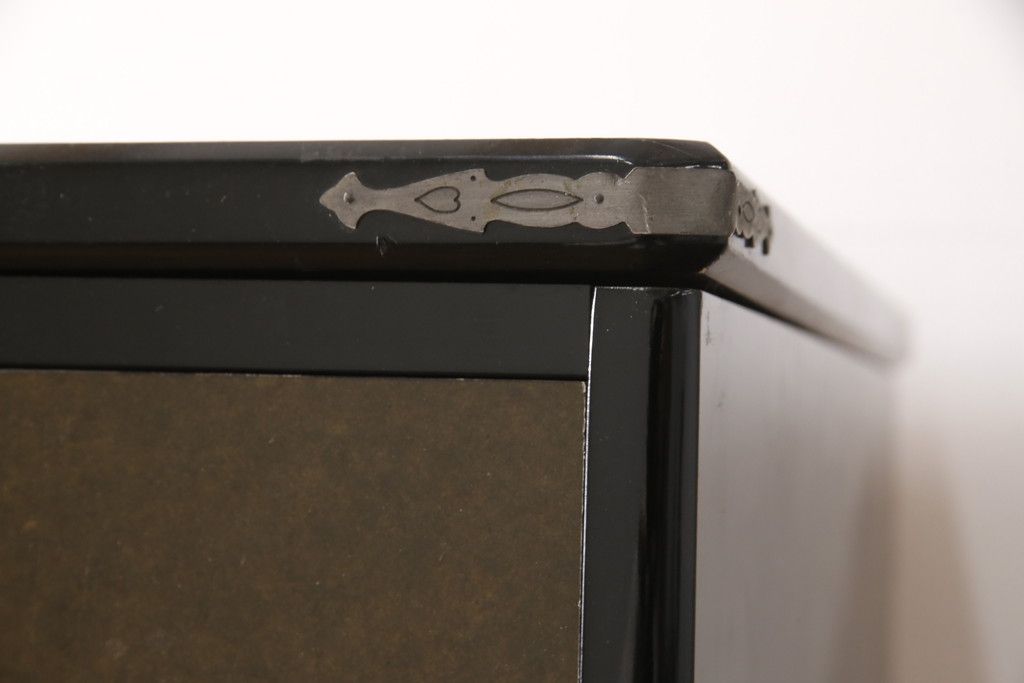 希少! 和製ビンテージ 尾形光琳? 紅白梅図を思わせる図柄が目を引く高級和箪笥(着物箪笥、衣装箪笥、ワードローブ、ヴィンテージ)(R-055691)