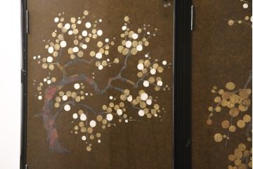 希少! 和製ビンテージ 尾形光琳? 紅白梅図を思わせる図柄が目を引く高級和箪笥(着物箪笥、衣装箪笥、ワードローブ、ヴィンテージ)(R-055691)