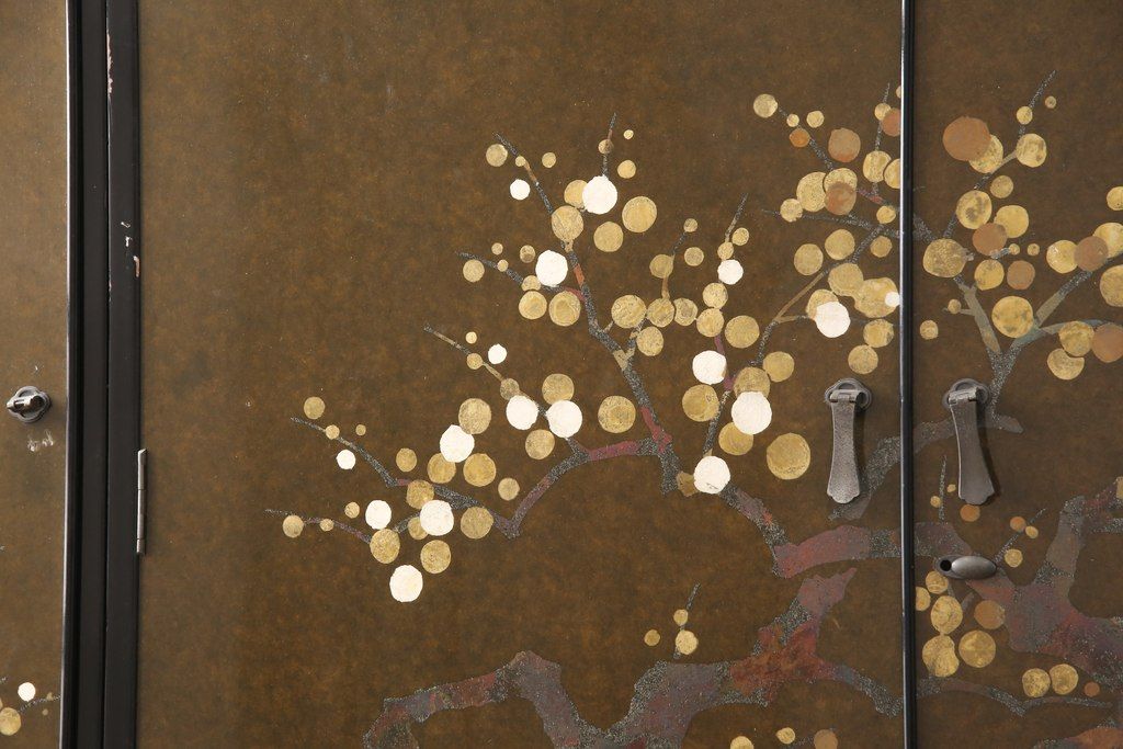 希少! 和製ビンテージ 尾形光琳? 紅白梅図を思わせる図柄が目を引く高級和箪笥(着物箪笥、衣装箪笥、ワードローブ、ヴィンテージ)(R-055691)