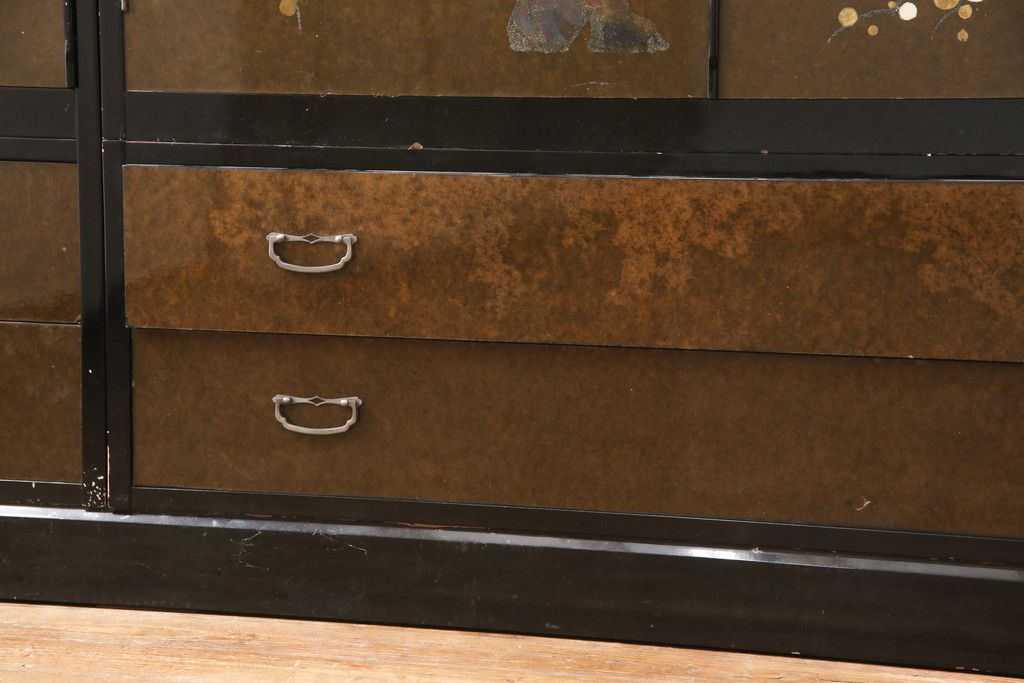 希少! 和製ビンテージ 尾形光琳? 紅白梅図を思わせる図柄が目を引く高級和箪笥(着物箪笥、衣装箪笥、ワードローブ、ヴィンテージ)(R-055691)