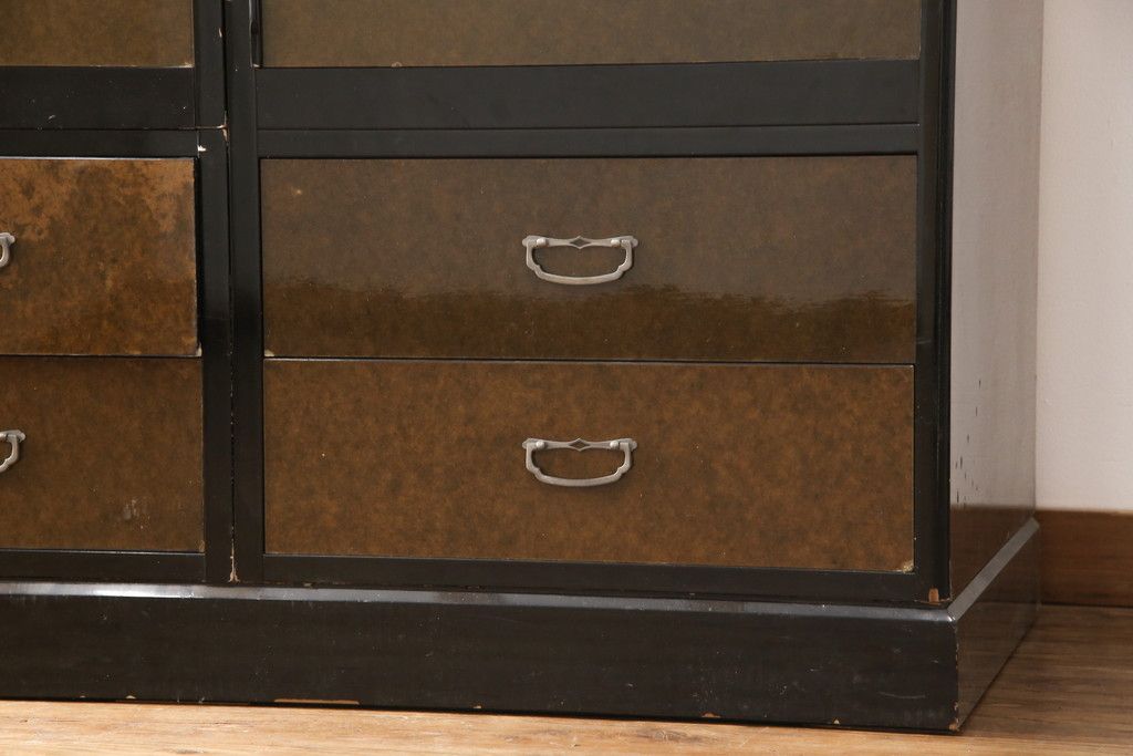 希少! 和製ビンテージ 尾形光琳? 紅白梅図を思わせる図柄が目を引く高級和箪笥(着物箪笥、衣装箪笥、ワードローブ、ヴィンテージ)(R-055691)