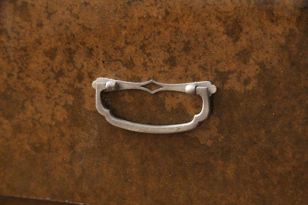 希少! 和製ビンテージ 尾形光琳? 紅白梅図を思わせる図柄が目を引く高級和箪笥(着物箪笥、衣装箪笥、ワードローブ、ヴィンテージ)(R-055691)