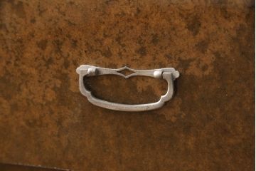 希少! 和製ビンテージ 尾形光琳? 紅白梅図を思わせる図柄が目を引く高級和箪笥(着物箪笥、衣装箪笥、ワードローブ、ヴィンテージ)(R-055691)