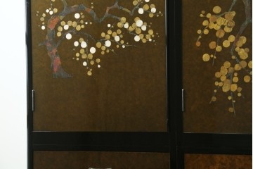 希少!　和製ヴィンテージ　尾形光琳? 紅白梅図を思わせる図柄が目を引く高級和箪笥　(R-055691)