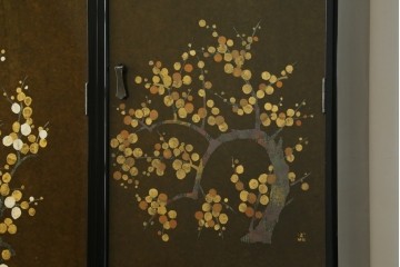 希少!　和製ヴィンテージ　尾形光琳? 紅白梅図を思わせる図柄が目を引く高級和箪笥　(R-055691)