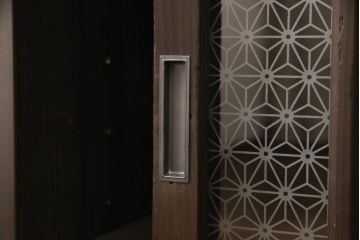ラフジュ工房オリジナル　古建具リメイク　和モダンな雰囲気を盛り立てる収納棚(戸棚、キャビネット)(R-055692)