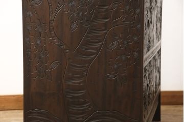 和製ビンテージ　伝統工芸　軽井沢彫り　側面まで凝った意匠が魅力!どこから見ても桜の彫りを楽しめるチェスト(和たんす、引き出し、衣装箪笥、整理箪笥、ヴィンテージ)(R-055697)