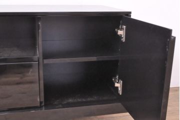 中古　特注品　スタイリッシュな空間づくりに活躍する、シンプルなデザインが魅力のローボード(テレビ台、テレビボード、リビングボード、AVボード)(定価約40万円)(R-055698)