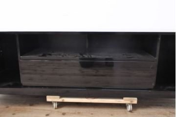 中古　特注品　スタイリッシュな空間づくりに活躍する、シンプルなデザインが魅力のローボード(テレビ台、テレビボード、リビングボード、AVボード)(定価約40万円)(R-055698)