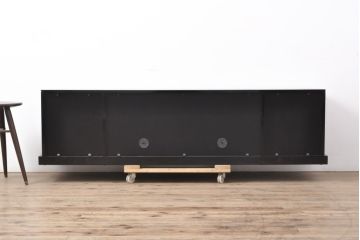 中古　特注品　スタイリッシュな空間づくりに活躍する、シンプルなデザインが魅力のローボード(テレビ台、テレビボード、リビングボード、AVボード)(定価約40万円)(R-055698)