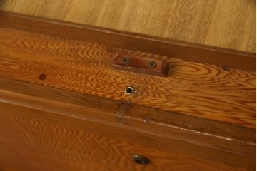 中古　屋久杉　密に詰まった杢目が美しいワードローブ(洋服タンス、収納棚、衣装箪笥)(定価約70万円)(R-055705)