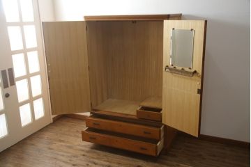 中古　屋久杉　密に詰まった杢目が美しいワードローブ(洋服タンス、収納棚、衣装箪笥)(定価約70万円)(R-055705)